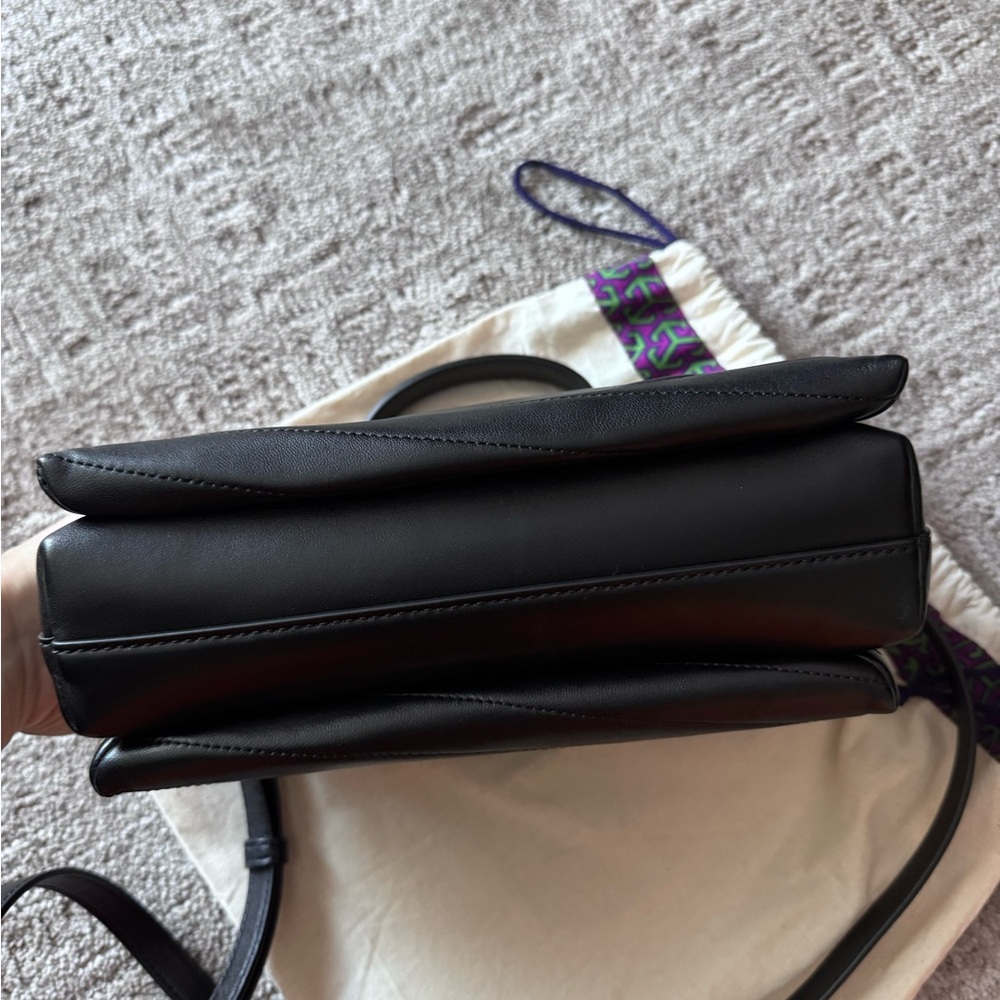 Tory Burch Kira Chevron Top Handle Satchel Like NEW - Picture 4 of 6